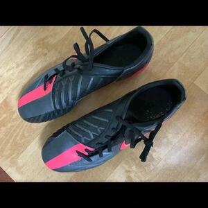 [NIKE] NWOT T90 Dark Grey and Red Cleats